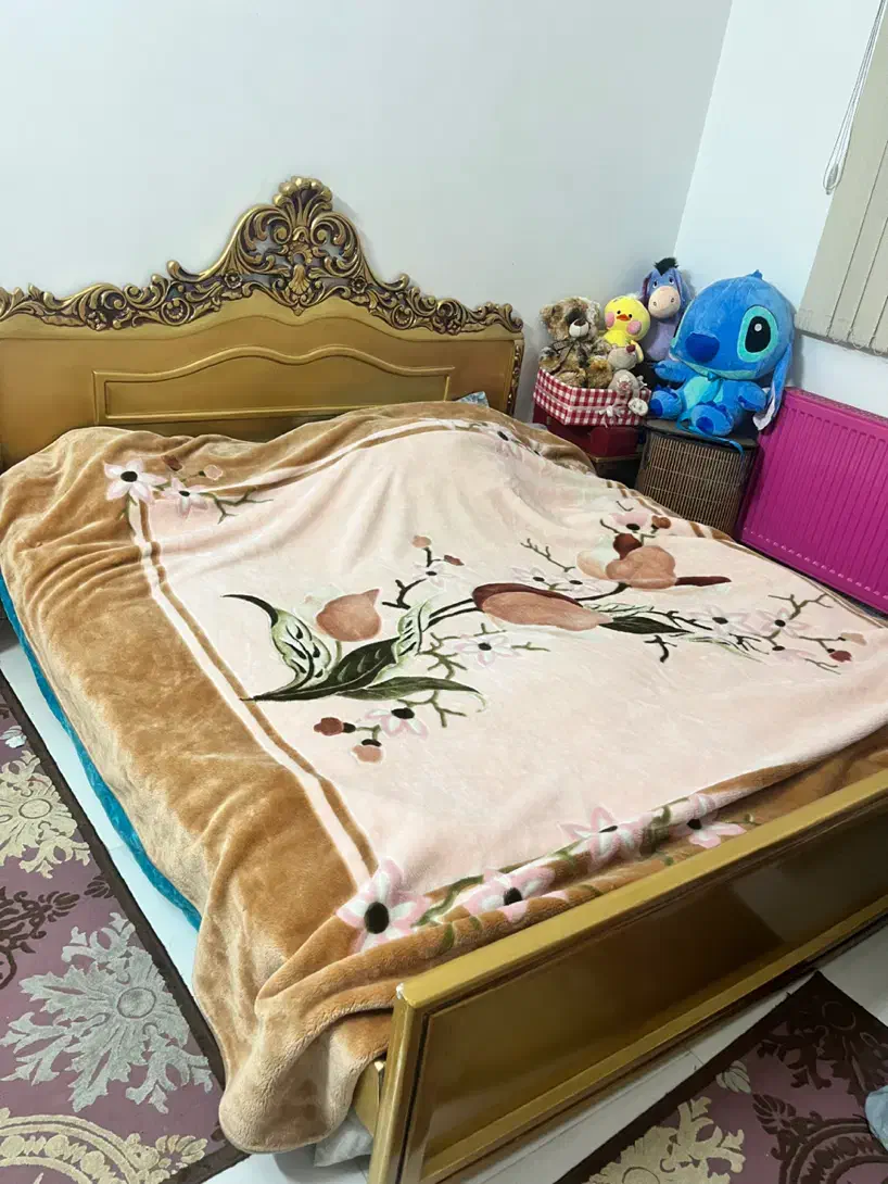 مبل سلطنتی ۸ نفره در حد نو با دروار و تخت دو نفره|مبلمان خانگی و میز عسلی|گلبهار, شهر جدید گلبهار|دیوار