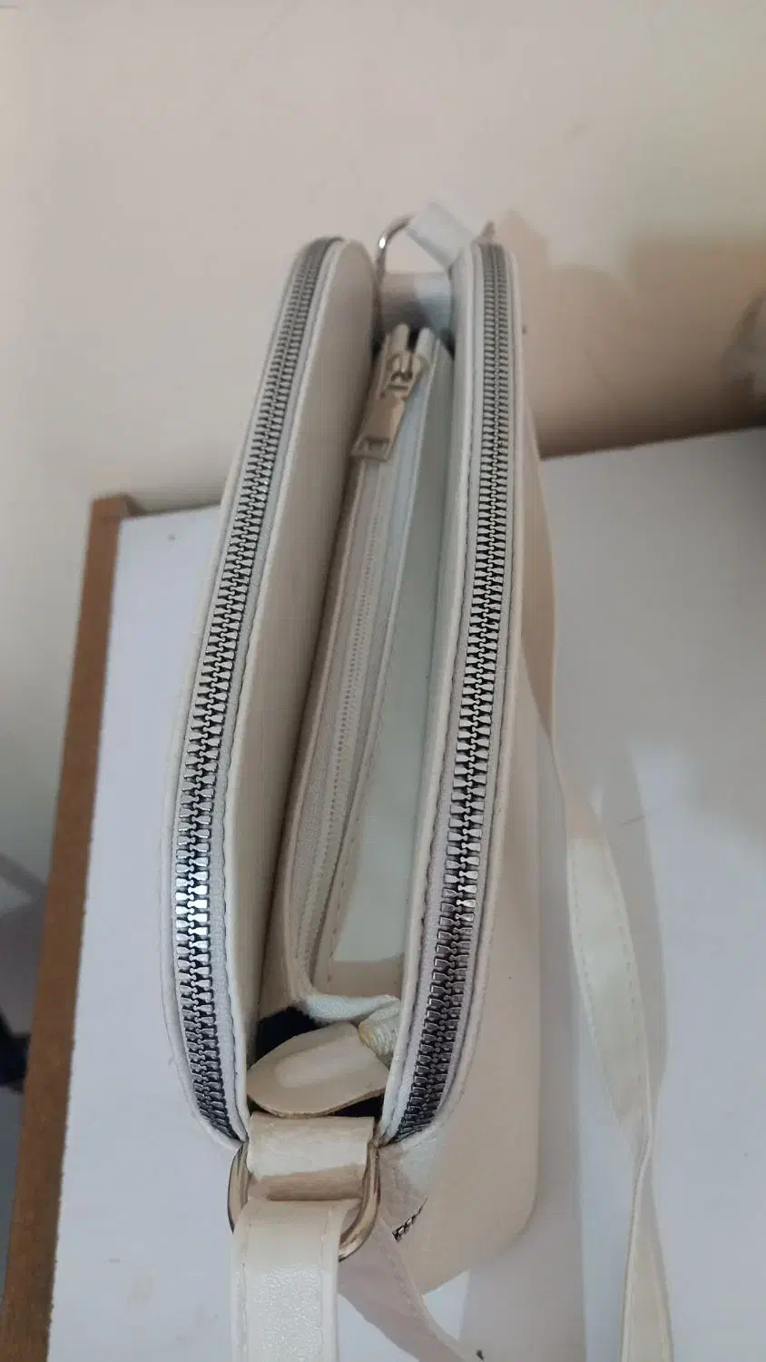 کیف رو دوشی|کیف، کفش، کمربند|پرند, فاز ۵|دیوار