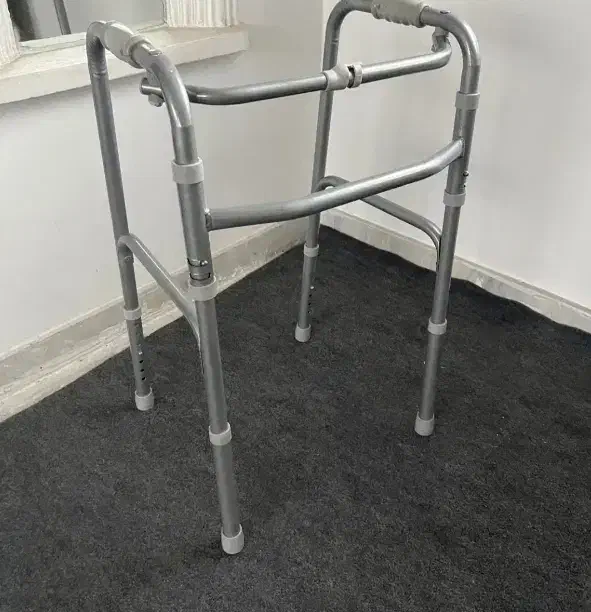 واکر|آرایشی، بهداشتی، درمانی|رشت, باهنر|دیوار