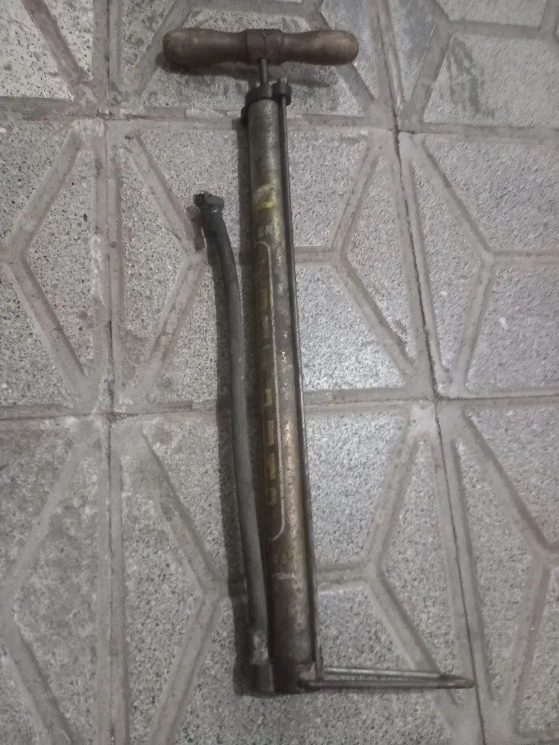 تلمبه بادی|دوچرخه، اسکیت، اسکوتر|نیشابور, گنبد سبز|دیوار