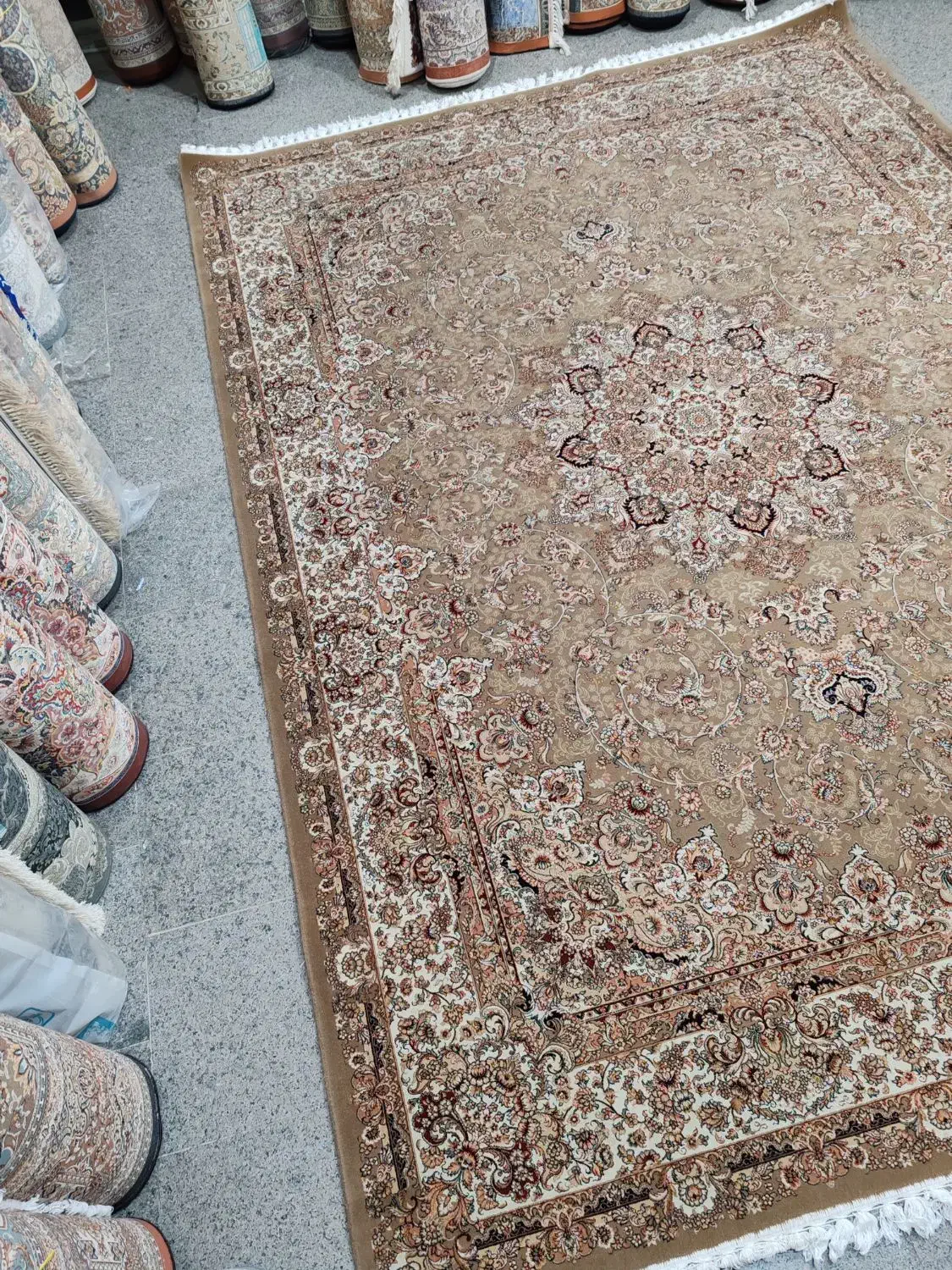 8 تخته فرش 9متری زمرد مشهد 700شانه در حد نو|فرش|قم, نیروگاه|دیوار