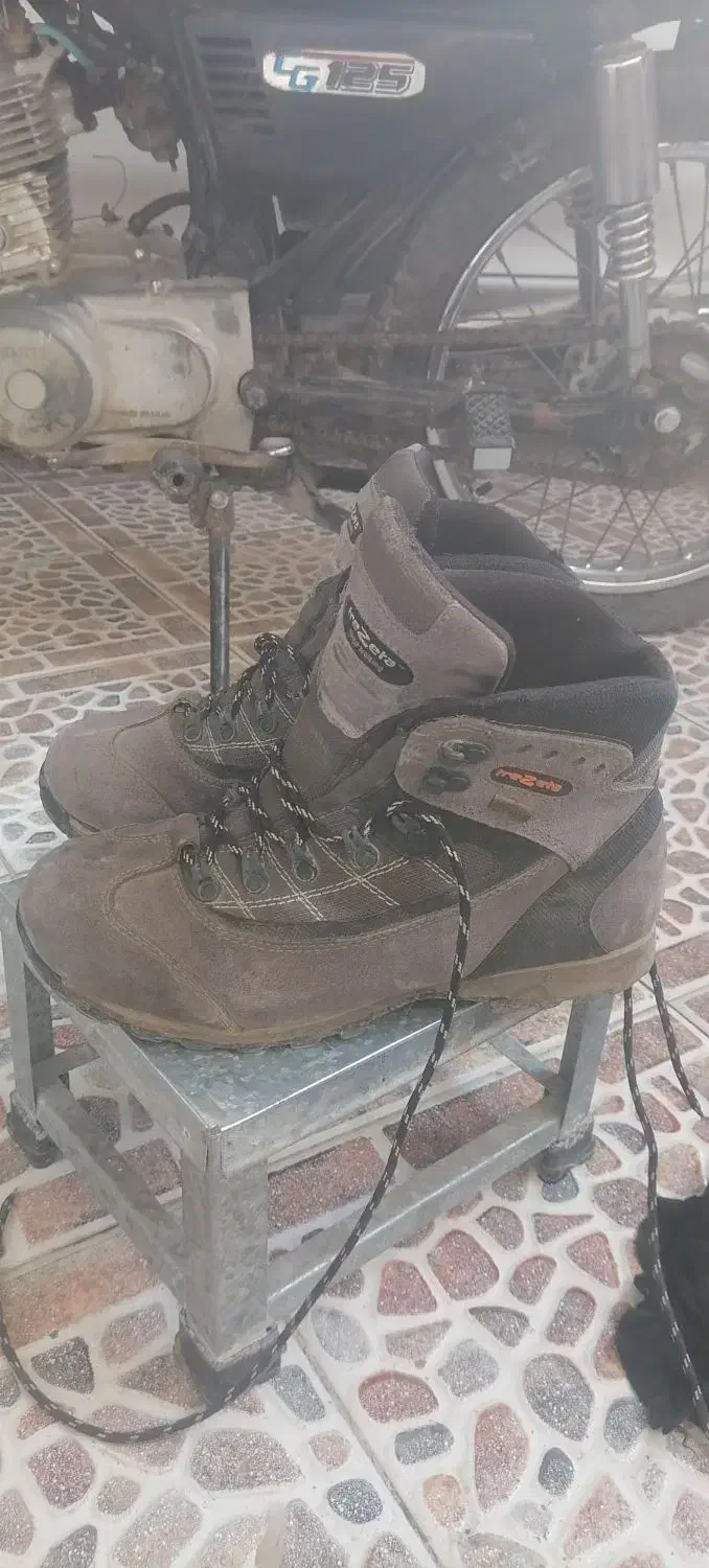 کفش نیم بوت مارک 42|کیف، کفش، کمربند|امیدیه, |دیوار