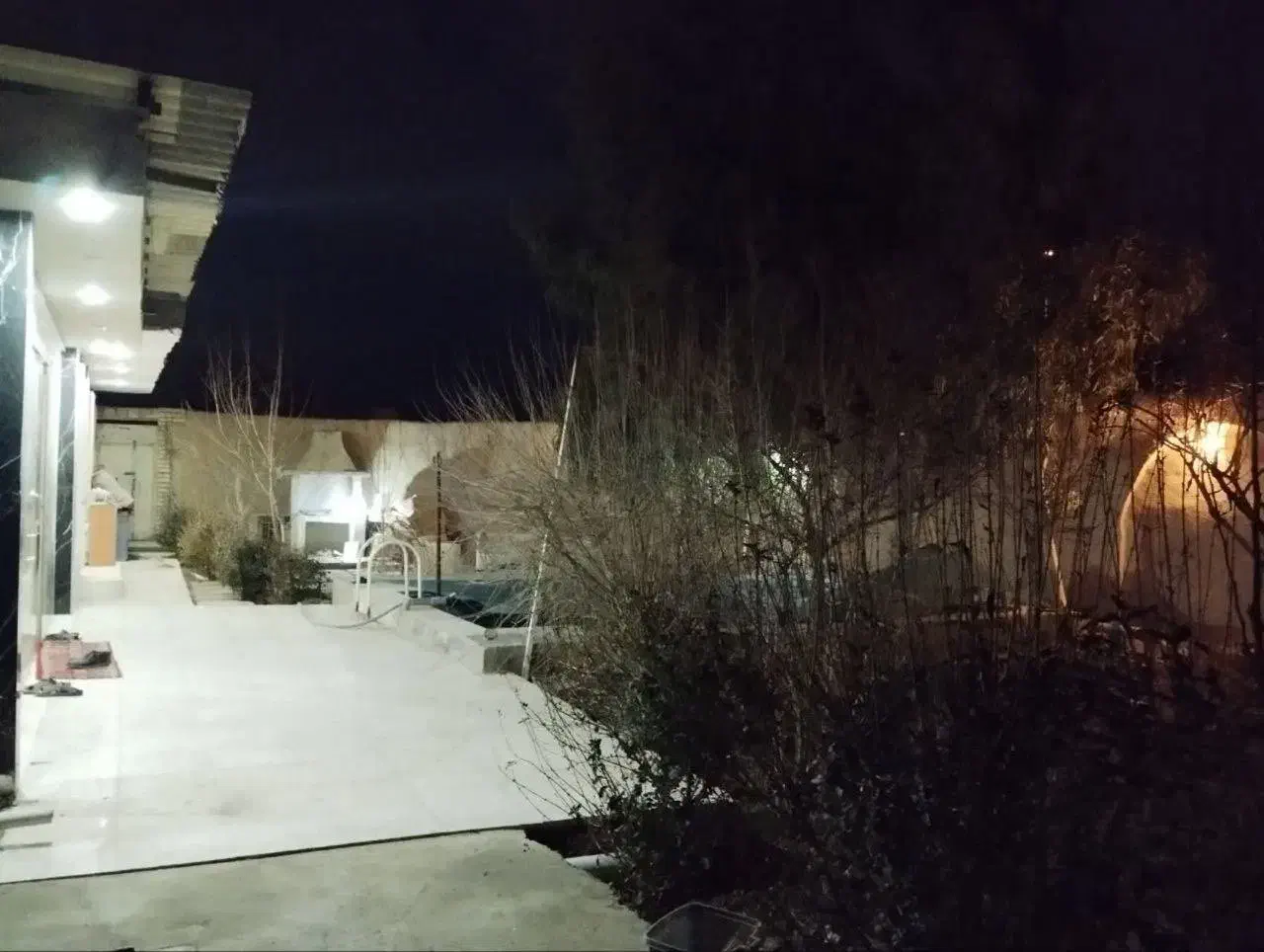 اجاره باغ ویلا|اجارهٔ کوتاه‌مدت ویلا و باغ|اصفهان, قلعه جوم|دیوار