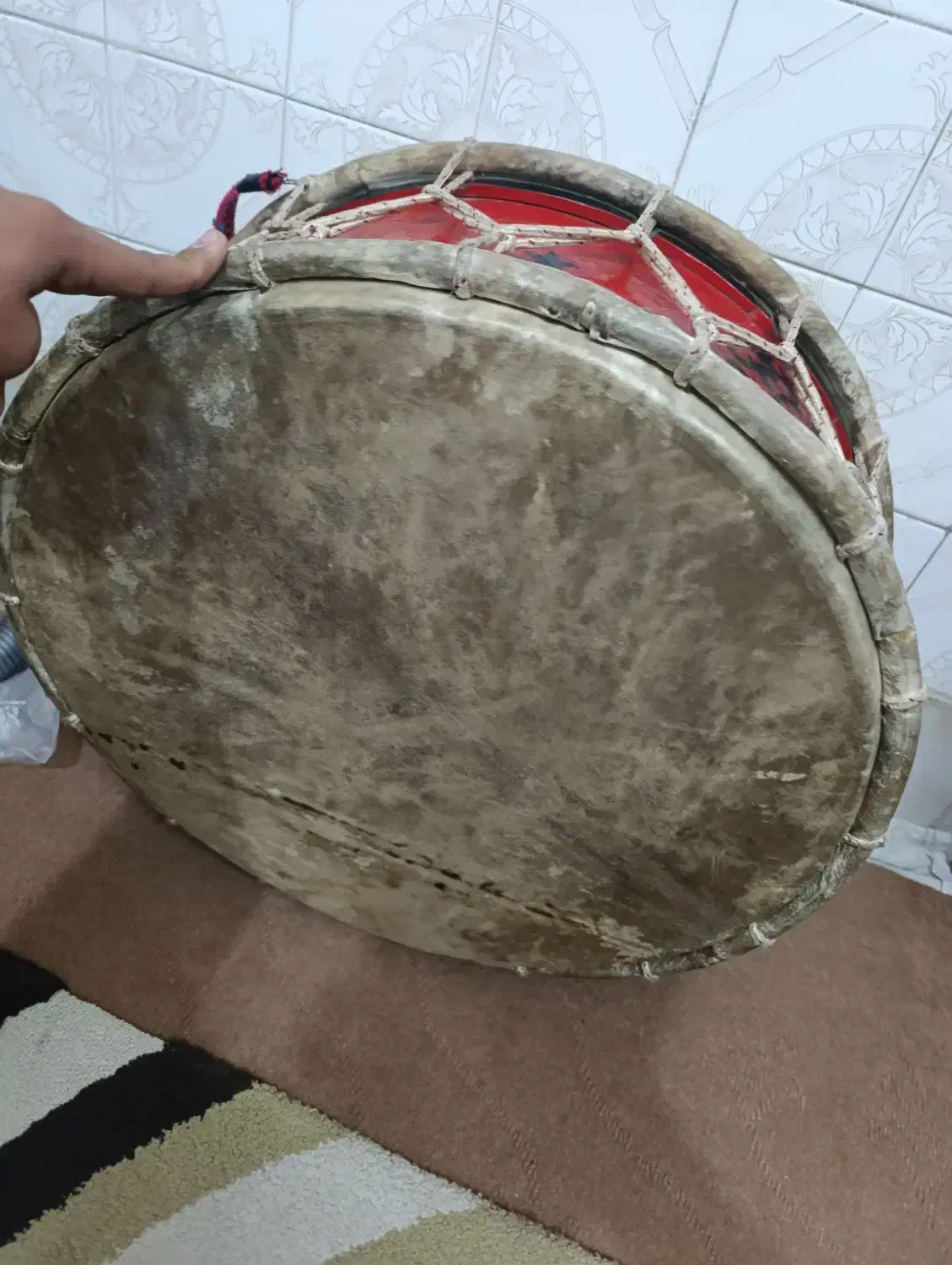 دهل بختیاری|سازهای سنتی|نجف‌آباد, یزدانشهر|دیوار