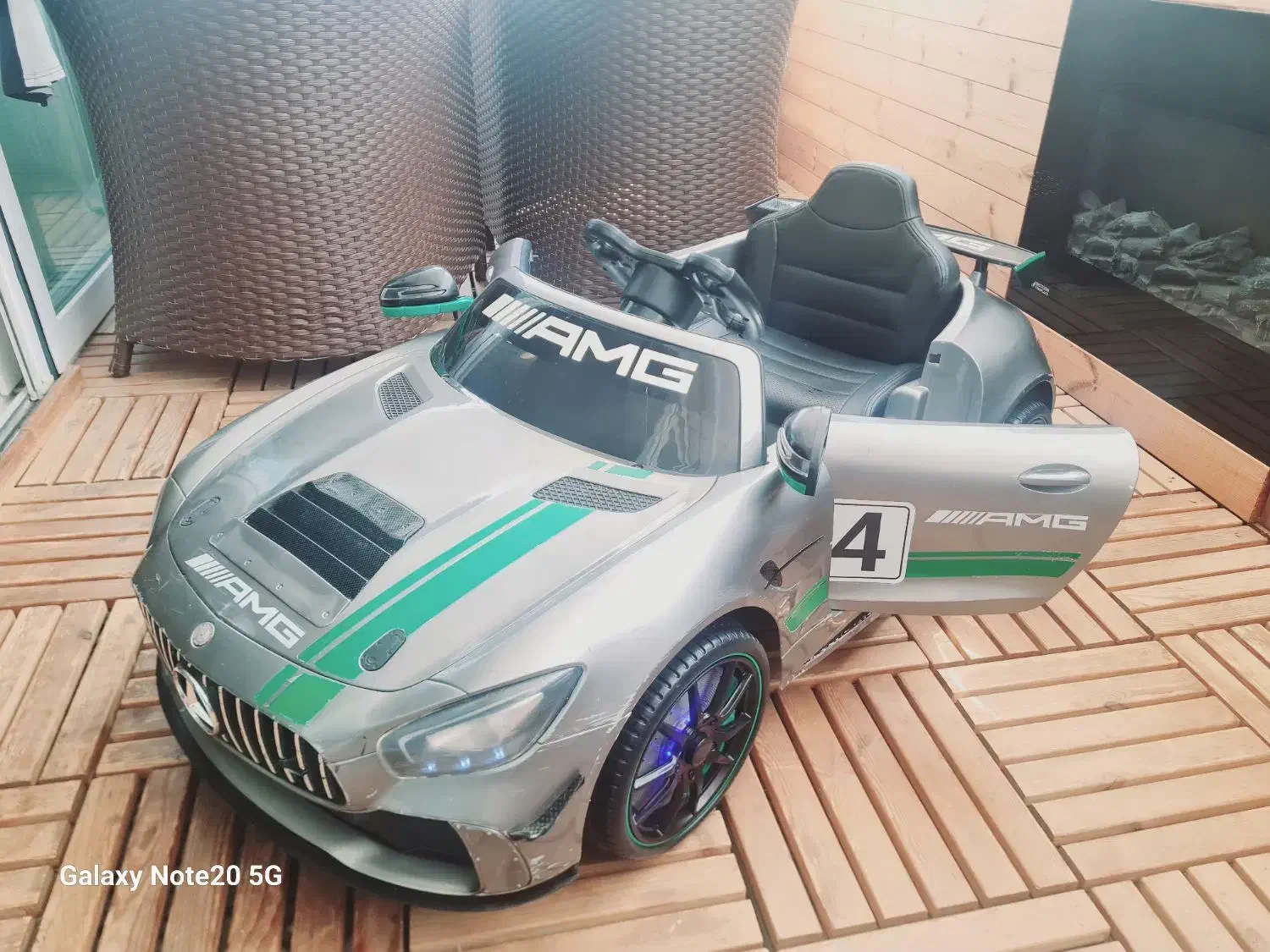 بنز برقی موزیکال و چراغدار و دنده دار.|اسباب‌بازی بچه|تهران, شهرک غرب|دیوار