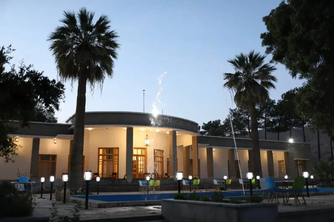 استخدام کمک آشپز و سالن دار|استخدام خدمات فروشگاه و رستوران|مرودشت, تخت جمشید|دیوار