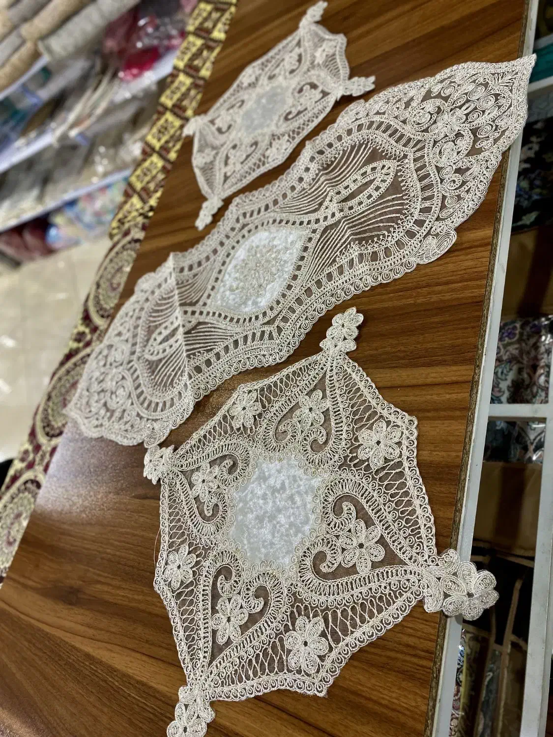 رومیزی دانتل ۳ تیکه وارداتی|پرده، رانر، رومیزی|قم, ولیعصر|دیوار