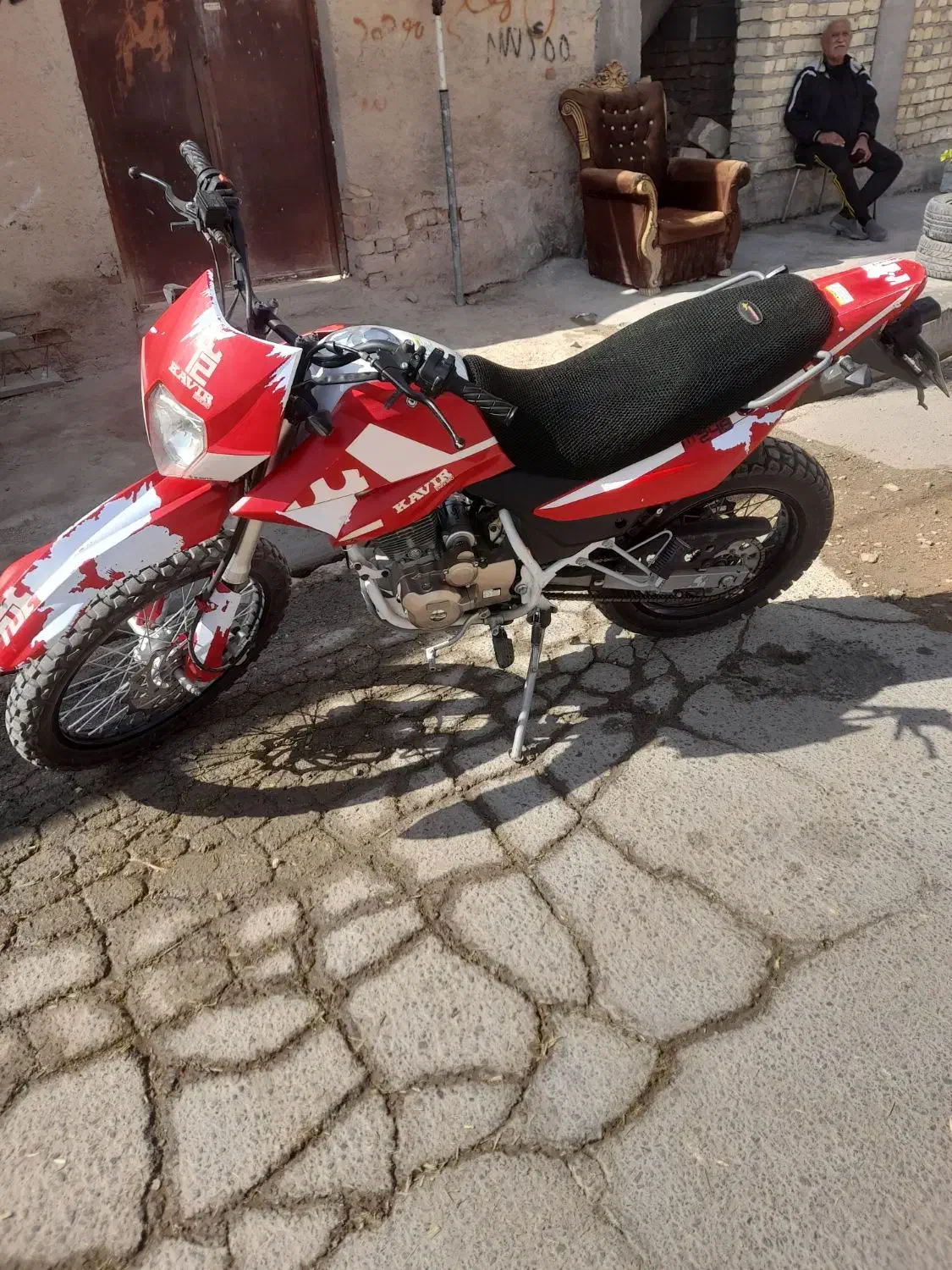 موتورشاسی بلند همش توخانه بوذه کاربراتورقدریتی نو|موتورسیکلت|مرودشت, کناره|دیوار