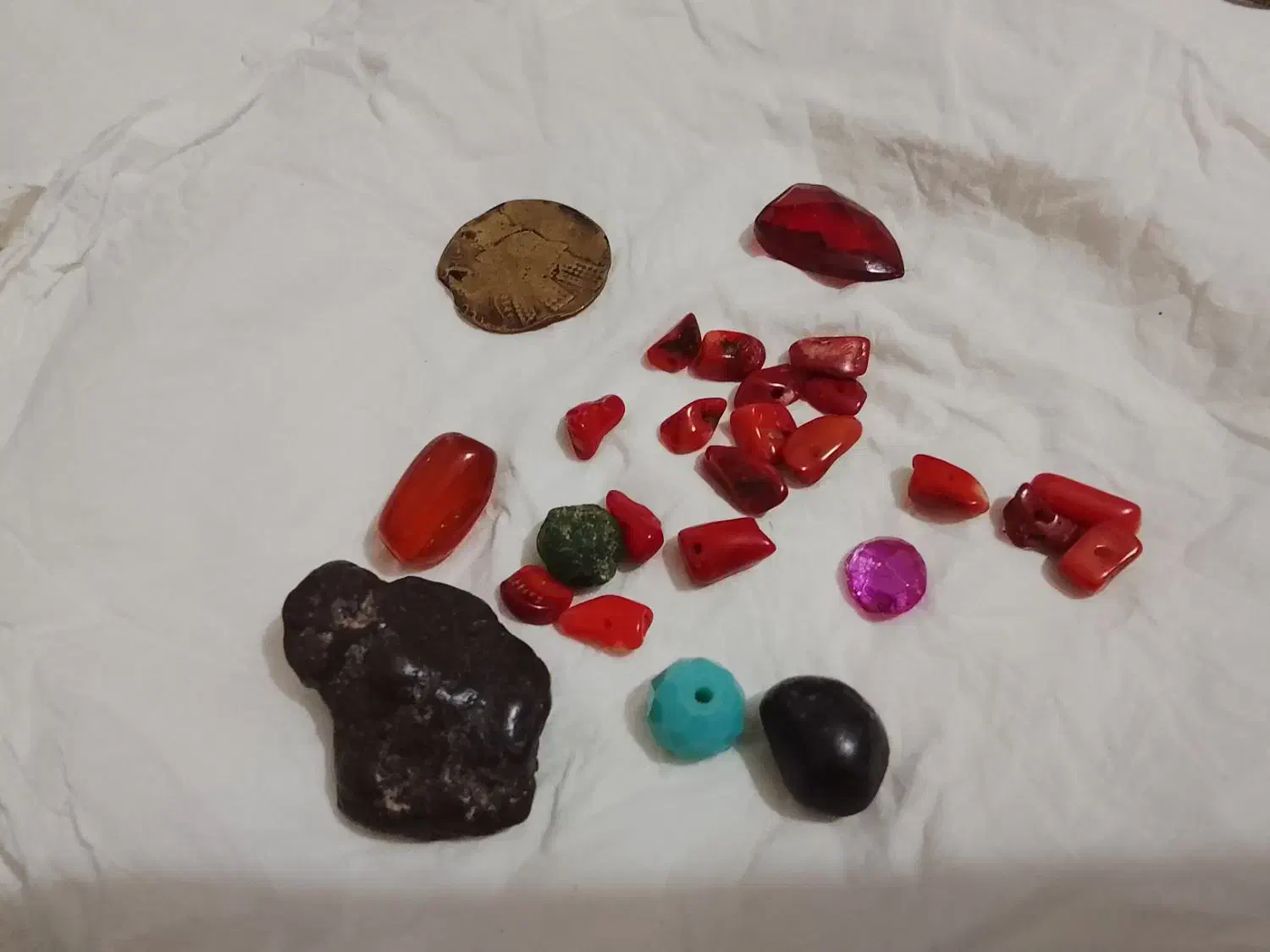 فروش سنگها مرجان بسیار قدیمی  زمرد وغیره|کلکسیون و سرگرمی|بندرعباس, |دیوار