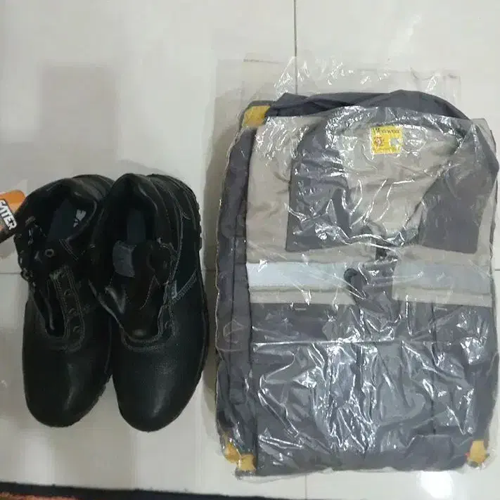 کفش ایمنی ولباس کار|کیف، کفش، کمربند|ری, هاشمآباد|دیوار