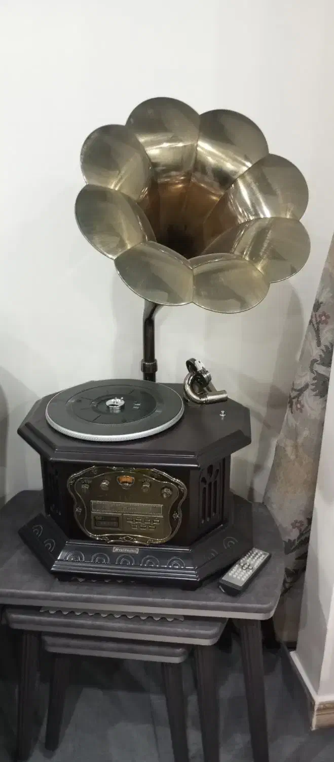 گرامافون مارک آنتیک|کلکسیون اشیاء عتیقه|فردیس, شهرک ارم|دیوار