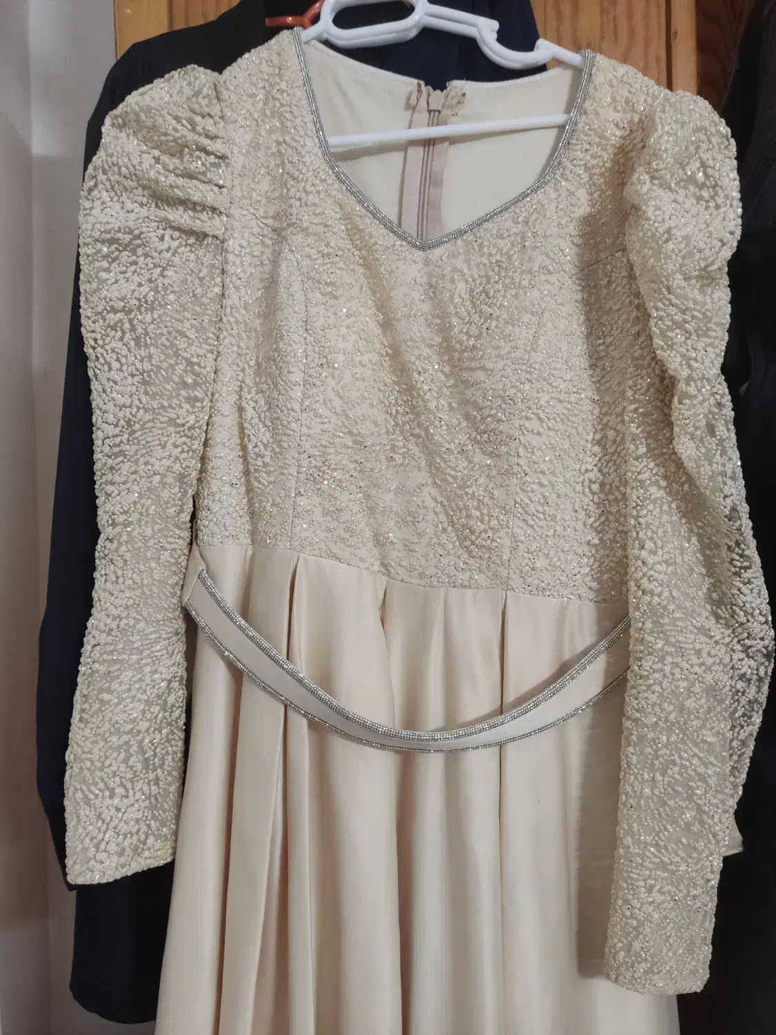 لباس مجلسی|لباس|مزرعه کتول, |دیوار