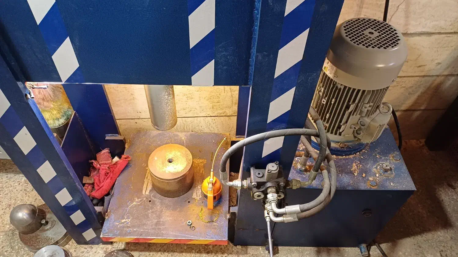 پرس ۶۰تن|ماشین‌آلات صنعتی|اصفهان, همت‌آباد|دیوار