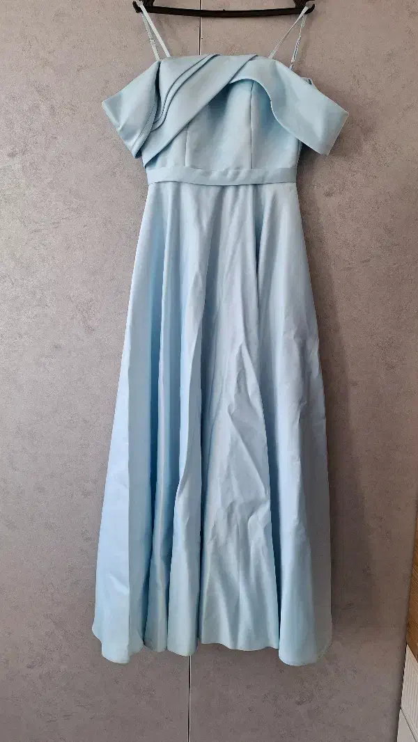 لباس مجلسی|لباس|پیشوا, |دیوار