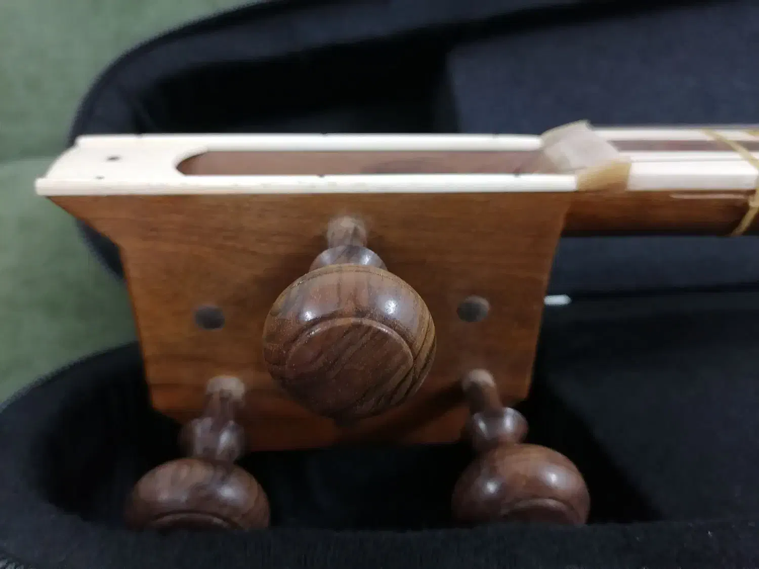 تار|سازهای سنتی|نیشابور, دارایی|دیوار