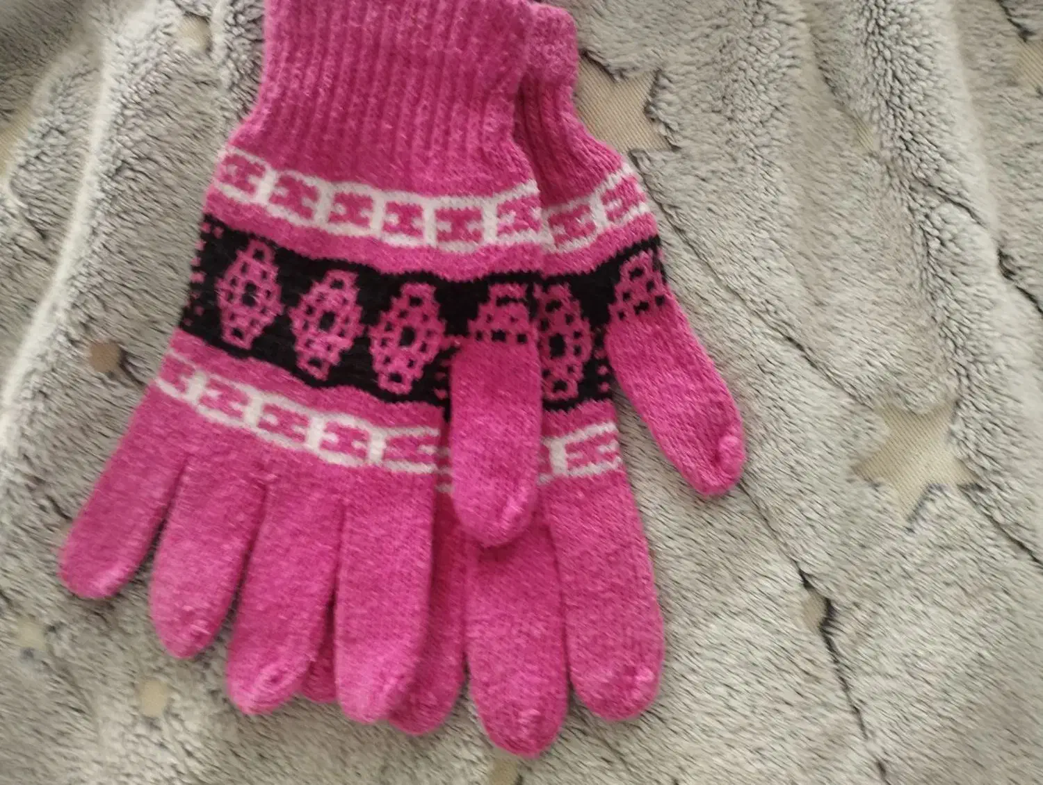 کلاه و مقنعه و دستکش|لباس|زرند, |دیوار