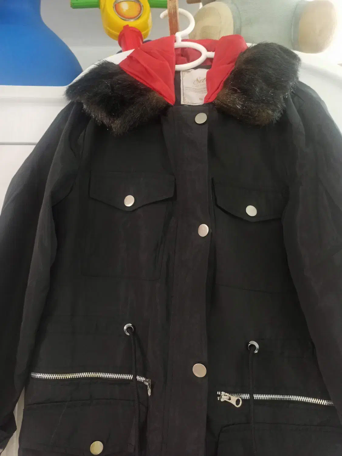 بارونی|لباس|بومهن, |دیوار