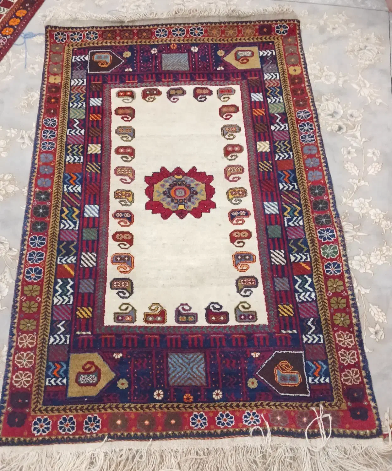 یک جفت قالی محلی زیبا و زینتی|فرش|آباده, |دیوار