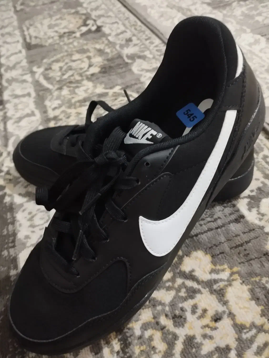 کتونی نایک نو|کیف، کفش، کمربند|اندیشه, اندیشه فاز ۱|دیوار