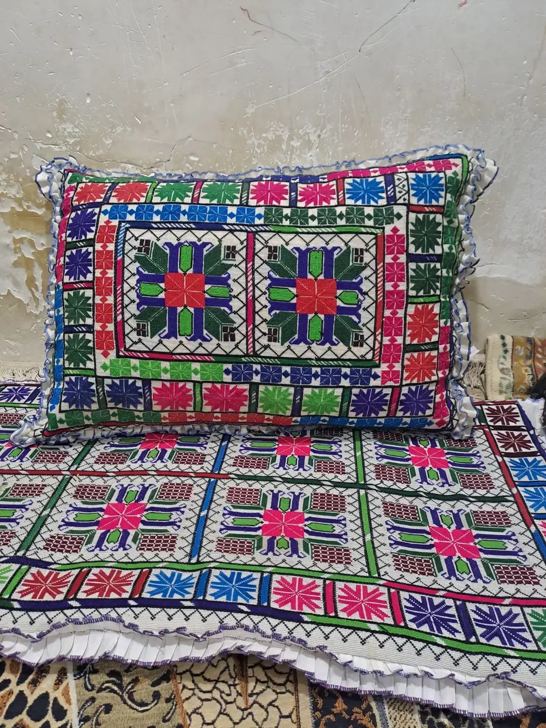 فروش فوری پشتی وکناره بلوچی|پشتی|زاهدان, |دیوار