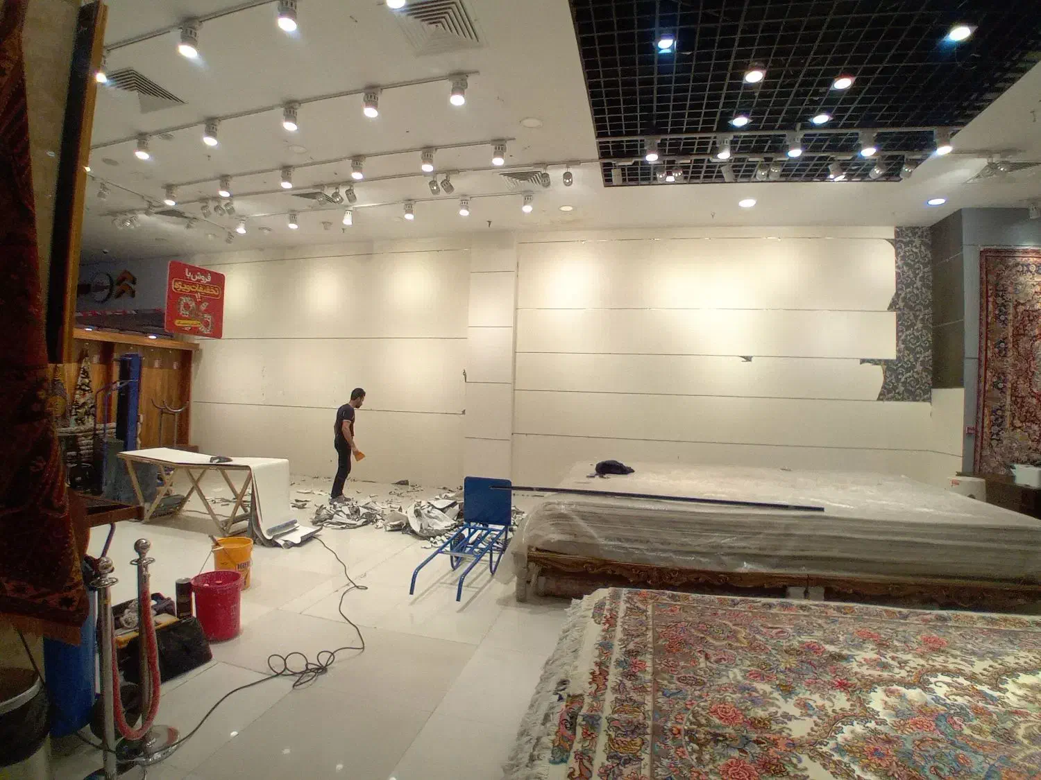 نصاب کاغذ دیواری|خدمات پیشه و مهارت|قم, باجک یک|دیوار