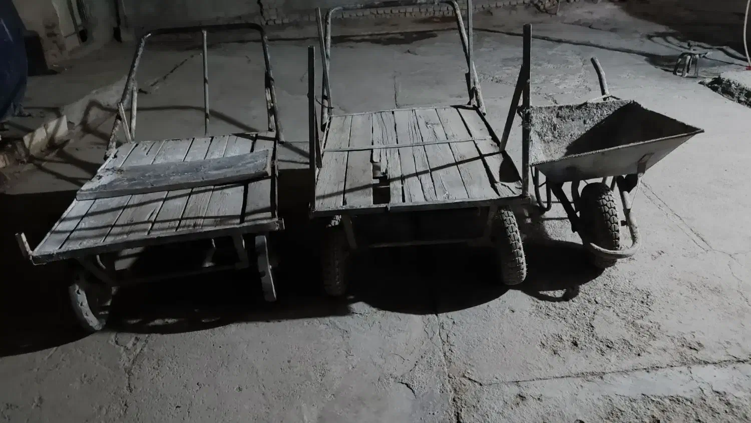 ۲ تاچهارچرخ یک فرغون|مصالح و تجهیزات ساختمان|قرچک, شهرک الحدید|دیوار