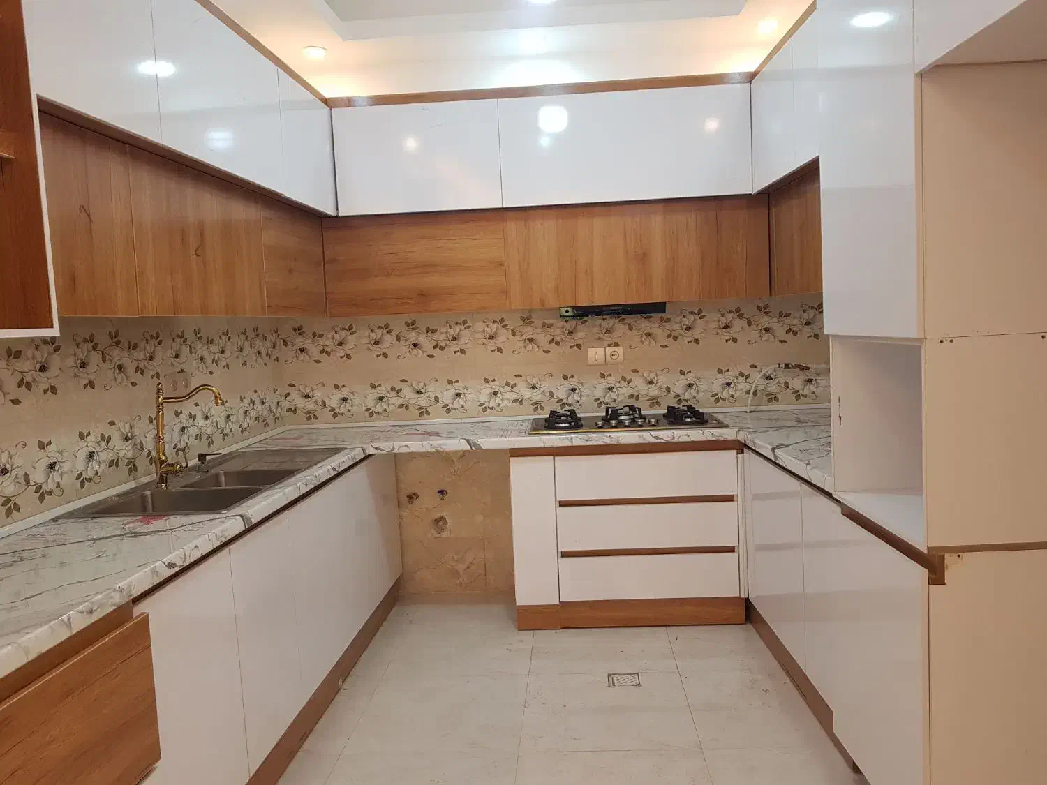 انواع کابینت ام دی اف و هایگلاس و دکور مغازه|مصالح و تجهیزات ساختمان|ایرانشهر, |دیوار