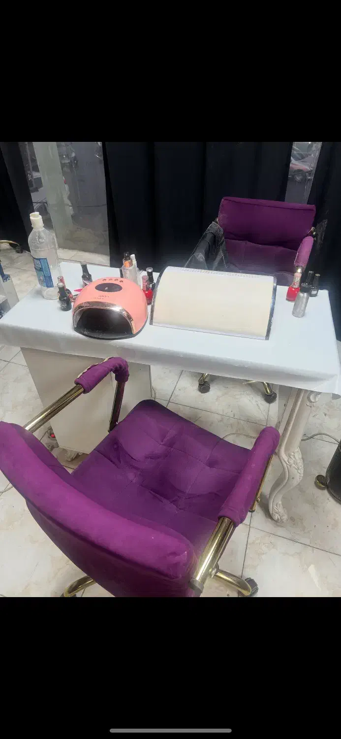 وسایل و لوازم ارایشگاه میز ناخن و صندلی|آرایشگاه و سالن‌های زیبایی|تهران, صادقیه|دیوار