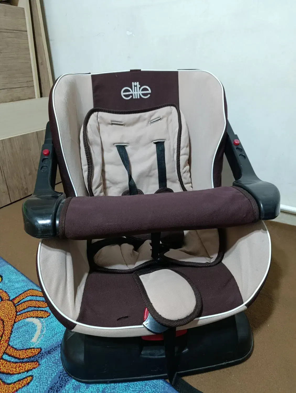 صندلی ماشین|تخت و صندلی بچه|کرج, شهرک شهید احسانی نژاد|دیوار