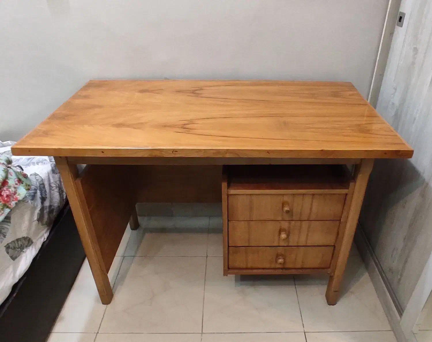 میز تحریر|میز تحریر و کامپیوتر|تهران, نیروی دریایی|دیوار