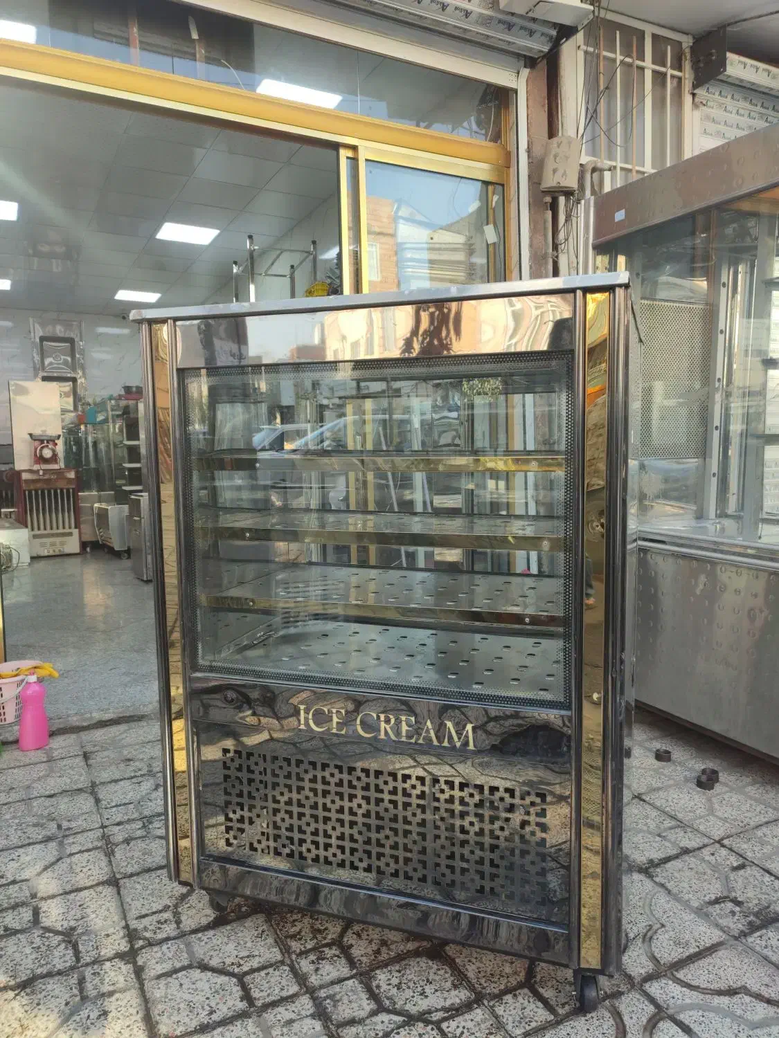 فریزر مکعبی ویترینی یک متری در حد نونو|فروشگاه و مغازه|نسیم‌شهر, |دیوار