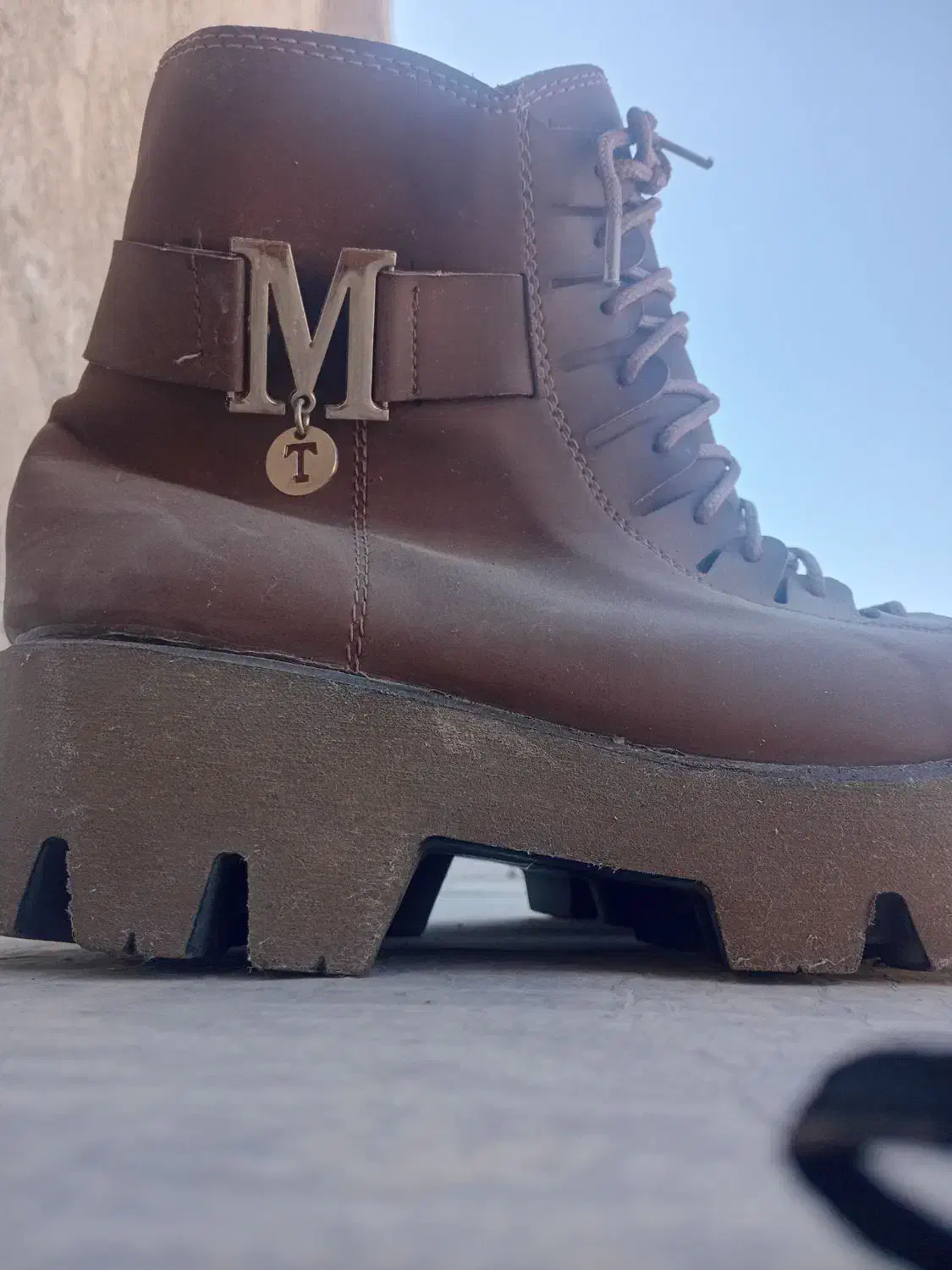 کفش نیم بوت|کیف، کفش، کمربند|نجف‌آباد, منتظری جنوبی|دیوار