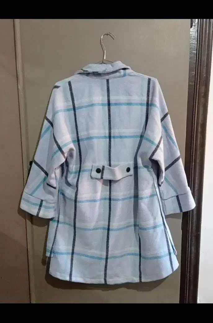 دو عدد پالتو نو|لباس|گرگان, |دیوار