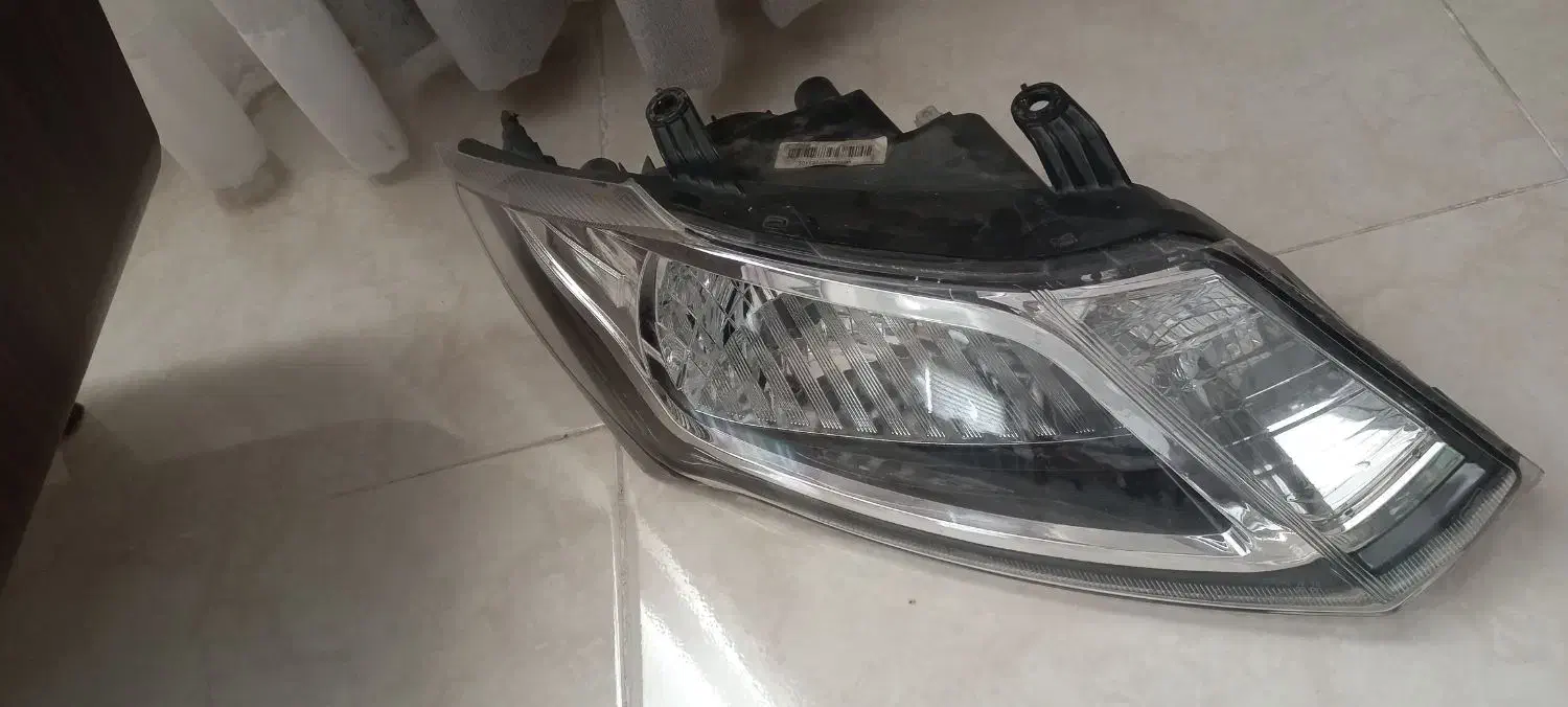 چراغ جلوی ساینا|قطعات یدکی و لوازم جانبی|رشت, سیا اسطلخ|دیوار