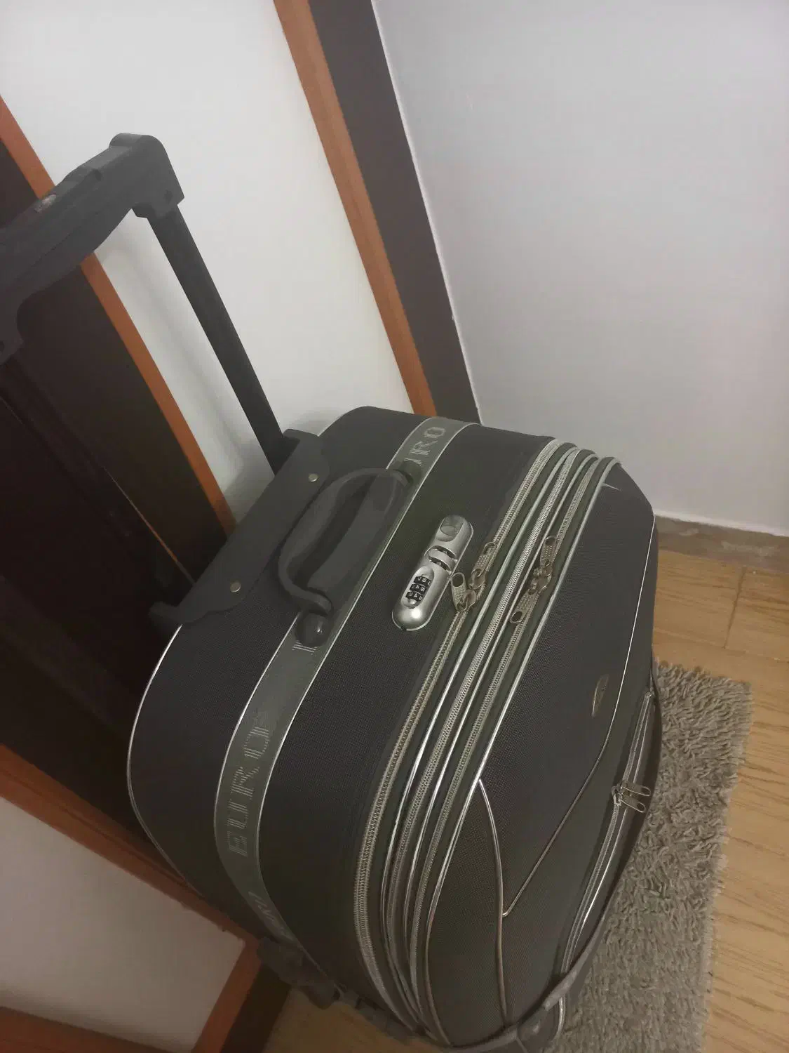 چمدان سایز بزرگ برند یورو|کیف، کفش، کمربند|لاهیجان, حزین|دیوار