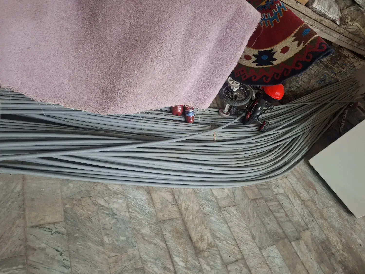 لوله برق به تعداد ۸۰ شاخه|مصالح و تجهیزات ساختمان|دلیجان, |دیوار