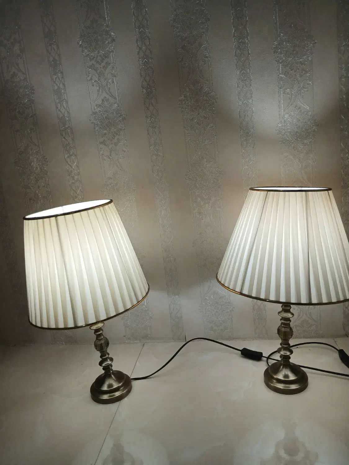 آباژور شامپاینی ۲تا برقی لامپ دار تکی هم فروخته|چراغ خواب و آباژور|اردبیل, |دیوار