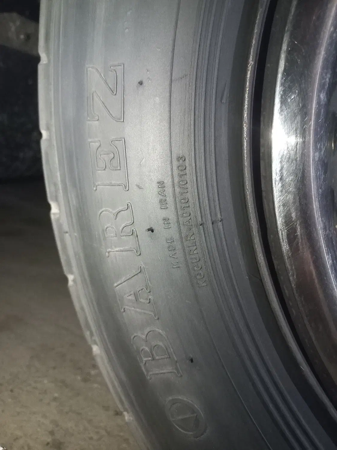 لاستیک مینی بوس 700|قطعات یدکی و لوازم جانبی|ری, علایین|دیوار