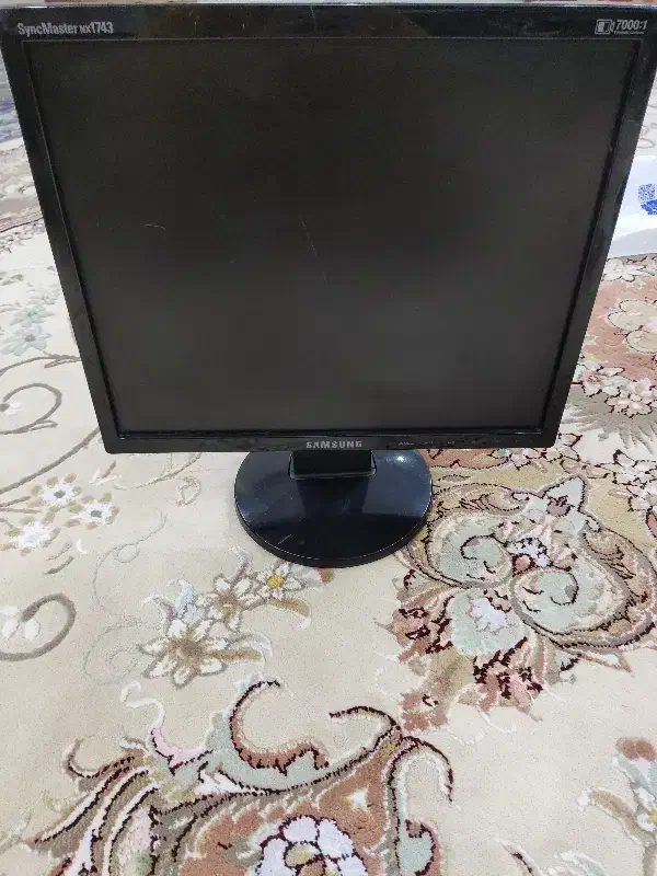 مانیتور کاملا سالم مارک سامسونگ|قطعات و لوازم جانبی رایانه|فولادشهر, B4|دیوار