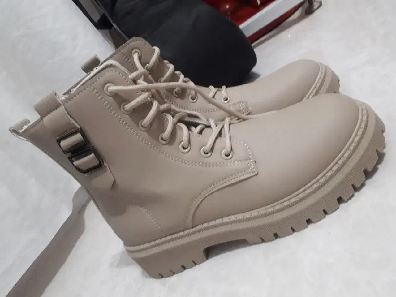 نیم بوت کرمی تازه|کیف، کفش، کمربند|بانه, |دیوار