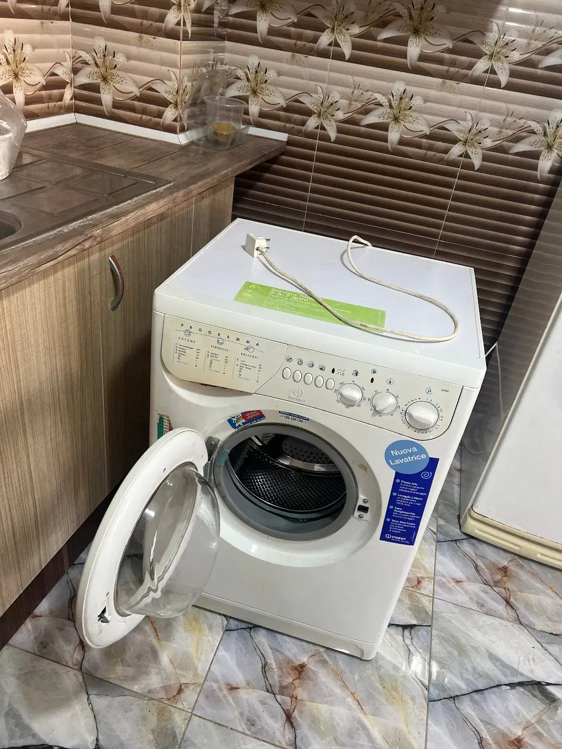 ماشین لباستشویی 10 کیلیویی ایندزیت|ماشین لباسشویی و خشککن لباس|تالش, هشتپر|دیوار