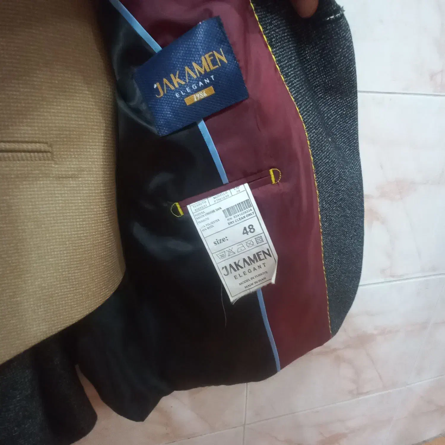 کت شلوار در حد نو|لباس|رشت, معلم|دیوار