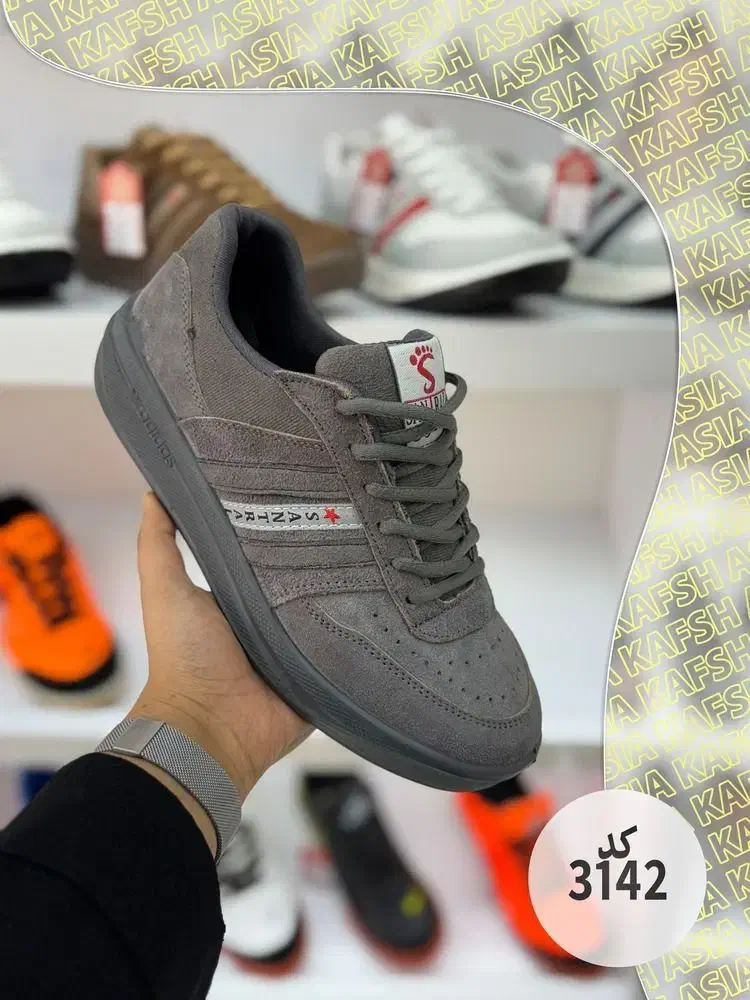 کفش کار،کفش پیاده روی|کیف، کفش، کمربند|سراب, |دیوار