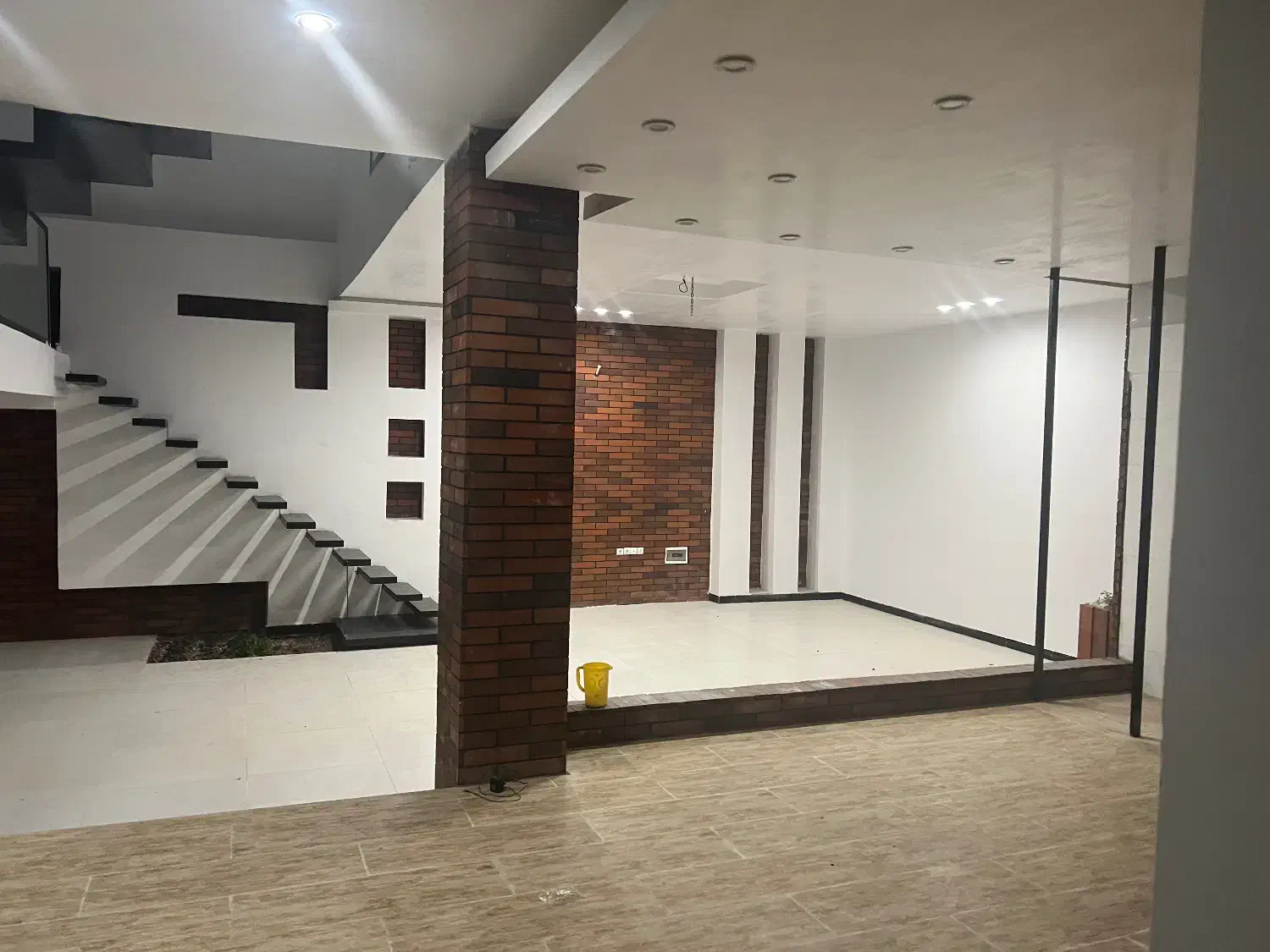 تریبلکس اسکلت بتن میدان امام حسین شهرک سپاه|فروش خانه و ویلا|جیرفت, |دیوار