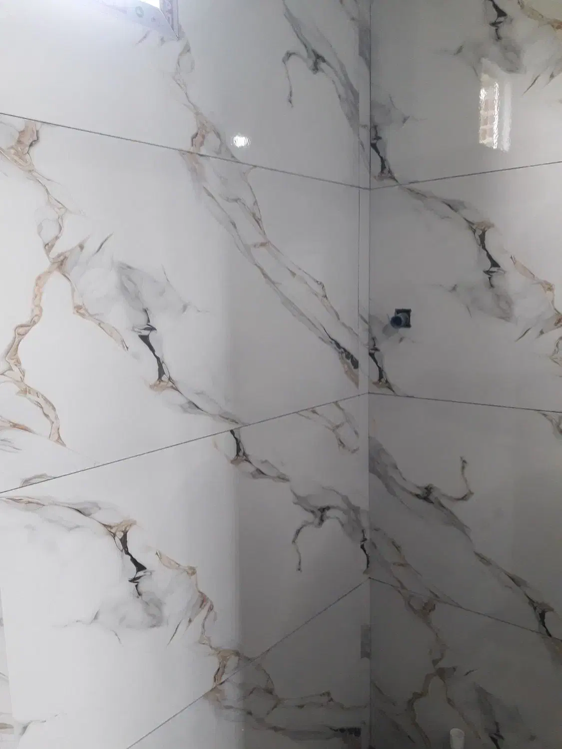 کاشی کاری،،برق کاری ساختمان|خدمات پیشه و مهارت|آستارا, |دیوار