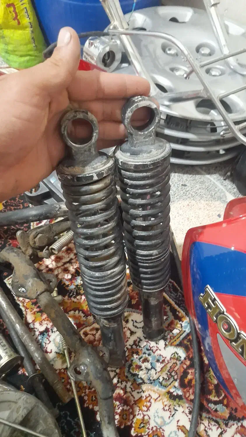 تعدادی لوازم موتور ۱۲۵|قطعات یدکی و لوازم جانبی|کرمانشاه, |دیوار