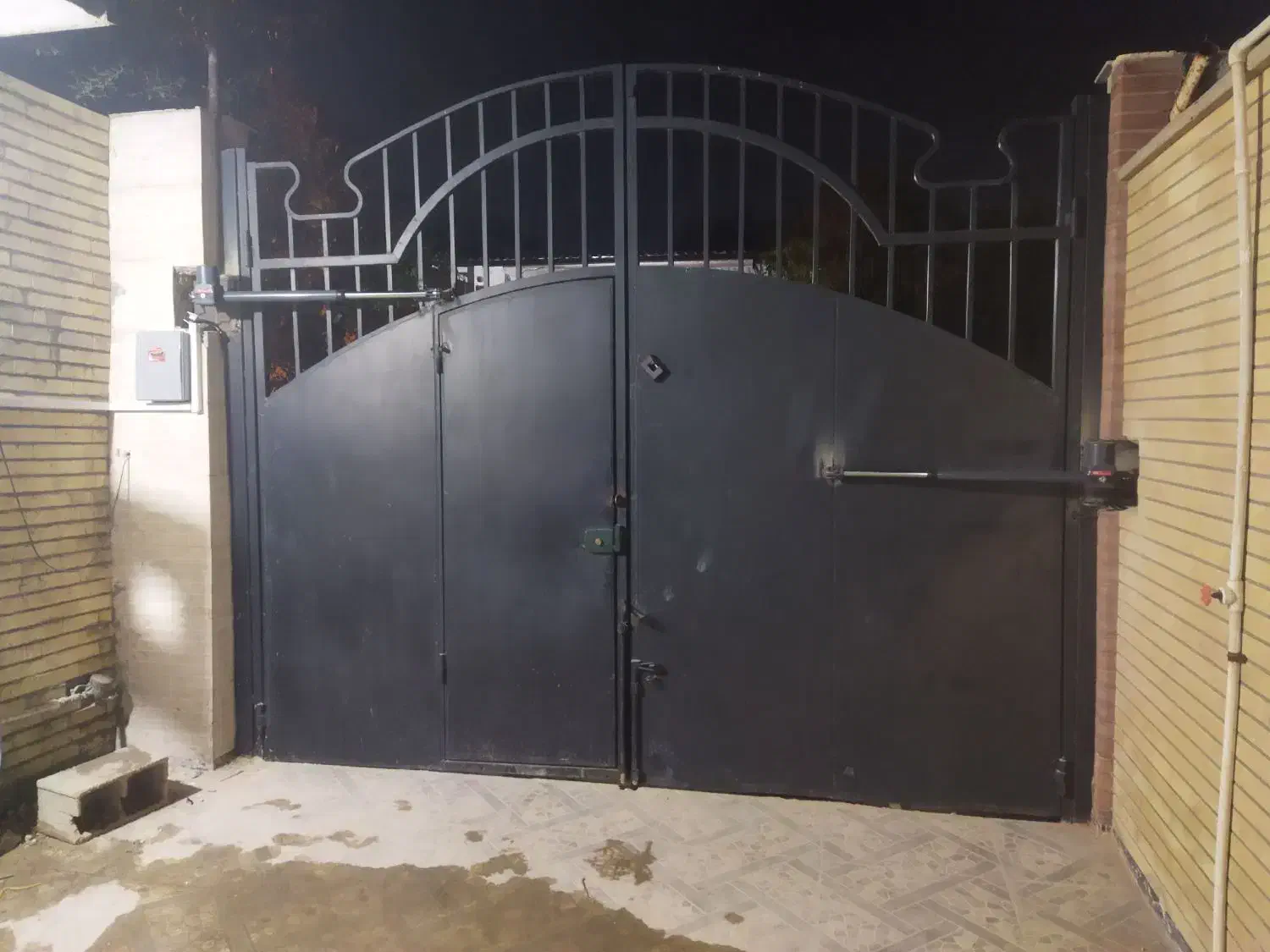 نصب و تعمیر جک بازویی پارکینگ درب کرکره ای برقی|خدمات پیشه و مهارت|شوشتر, |دیوار