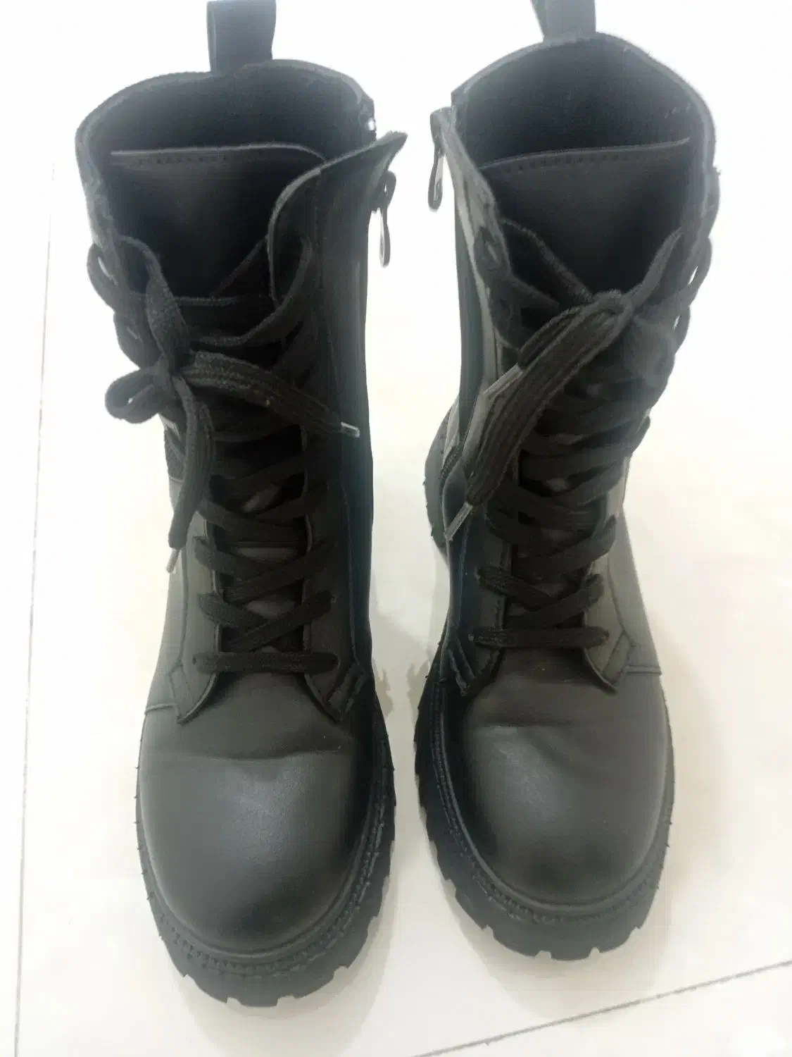 دوجفت پوتین|کیف، کفش، کمربند|رشت, بازار|دیوار