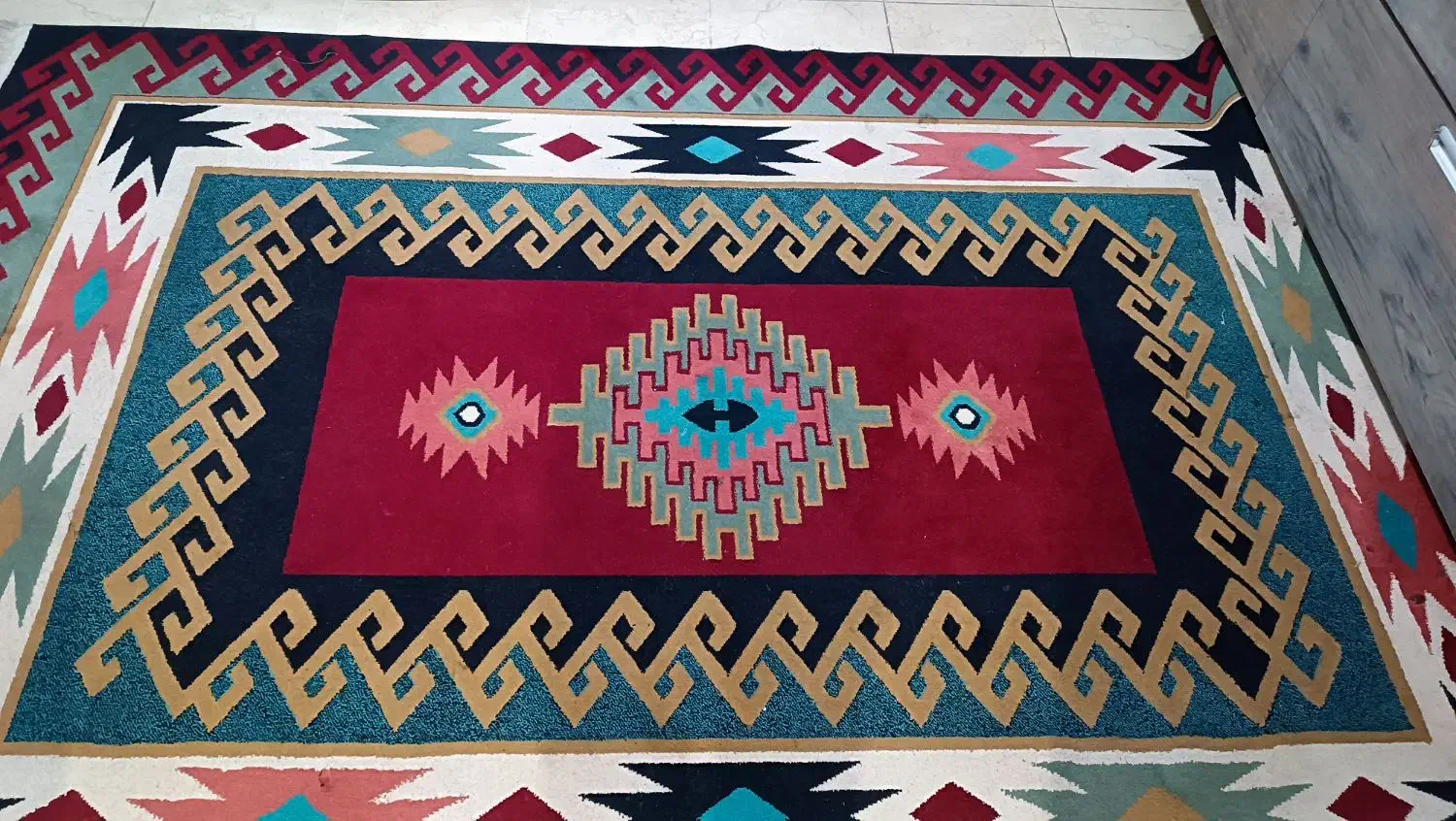 میز غذاخوری و فرش و پشتی|مبلمان خانگی و میز عسلی|ملایر, |دیوار