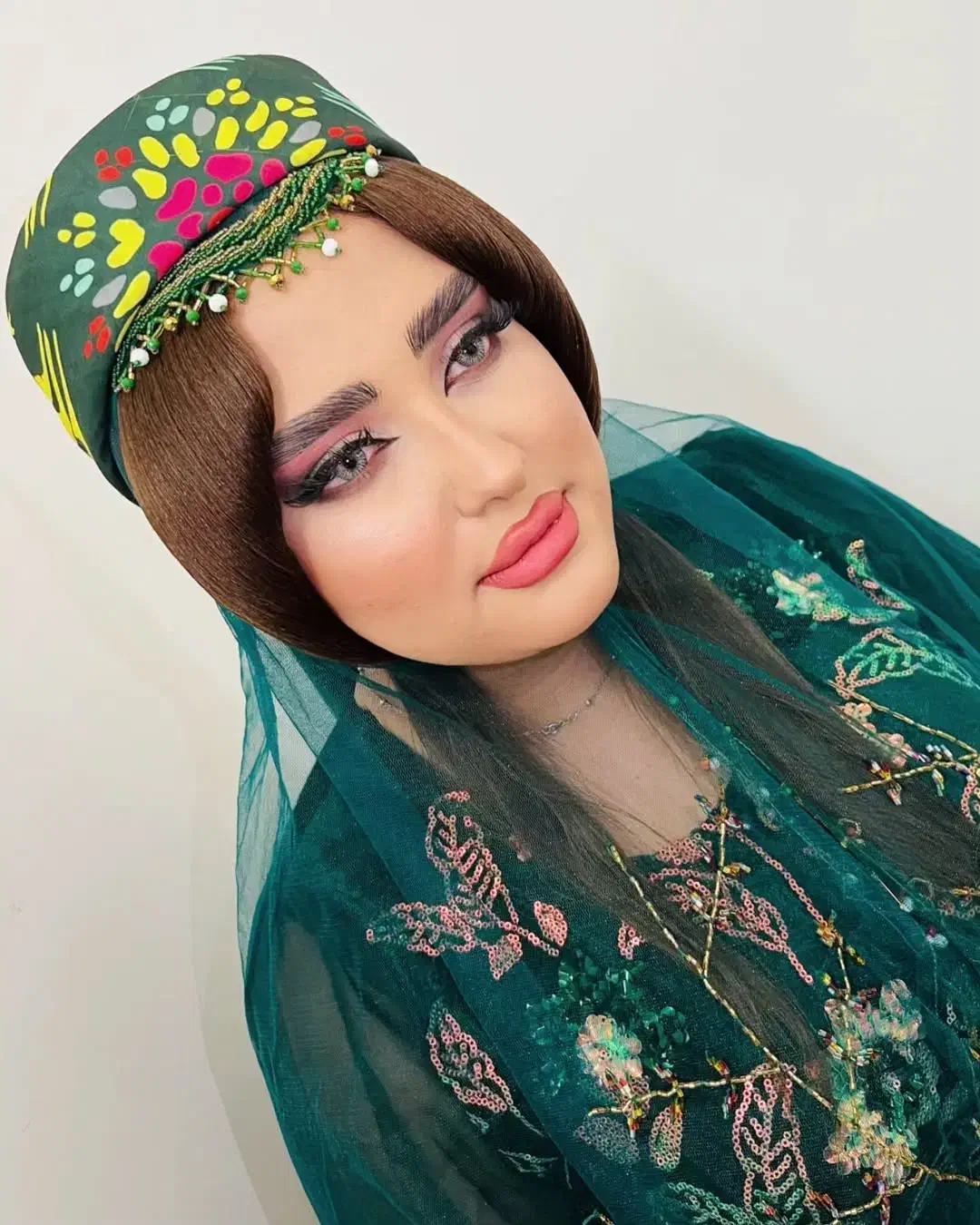 خدمات آرایشگری تخصصی کراتین،رنگ مو،میکاپ،شنیون|خدمات آرایشگری و زیبایی|زرقان, |دیوار